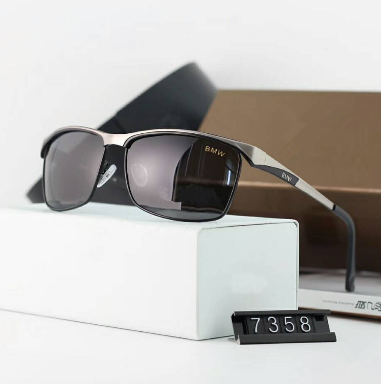 Sunglasses with Polarized Lenses