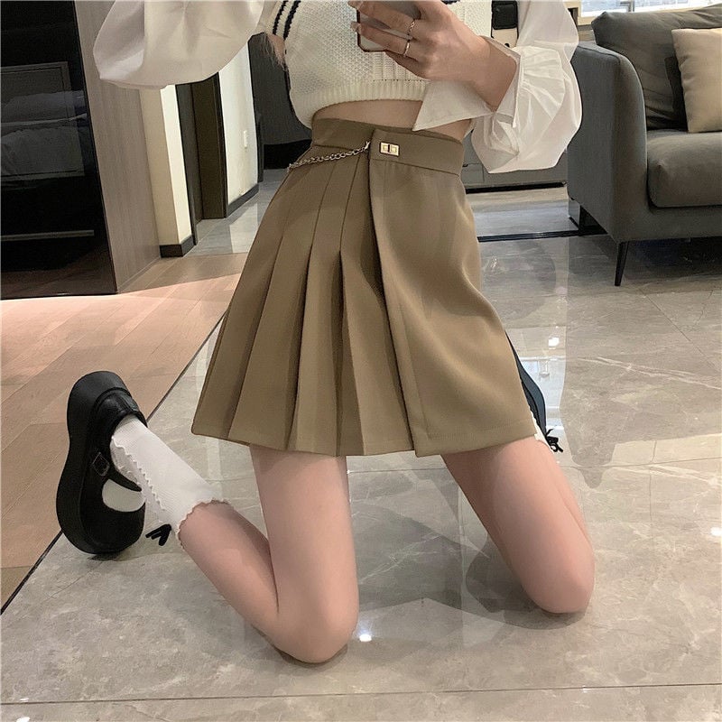 Irregular Short Skirt for Stylish Petite Individuals